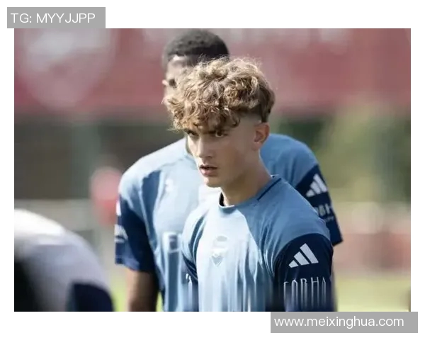 14年等待,埃泽加盟阿森纳,超级三叉戟如约而至_16861